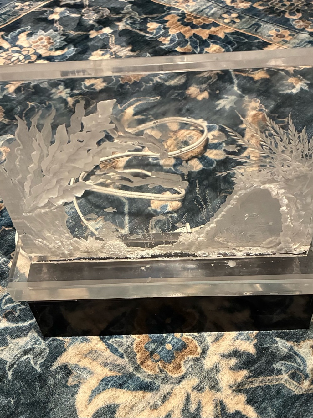 Crystal Clear Acrylic Ocean Scene Sculpture glass lights up-Clear - Picture 3 of 6